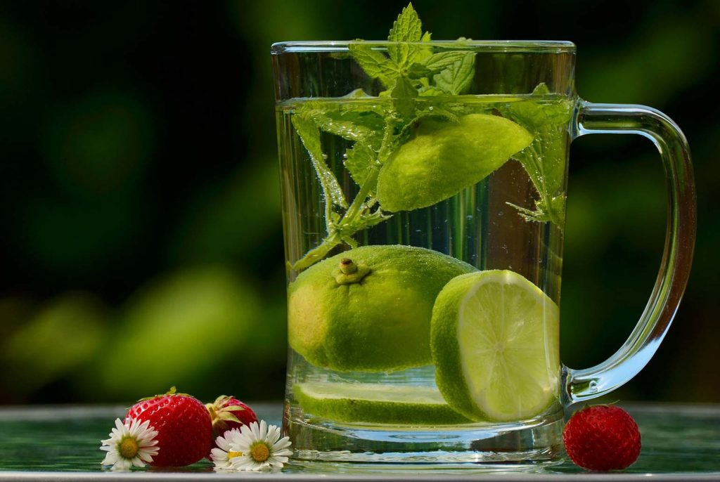 লেবু পানি খাওয়ার উপকারিতা